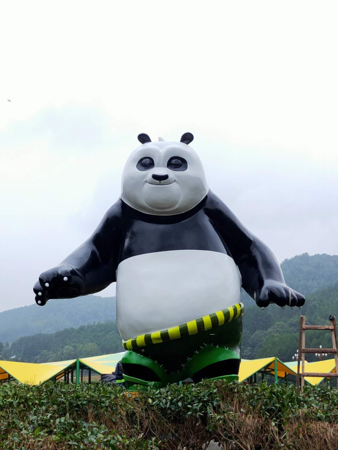 广元蔬菜博览会玻璃钢熊猫雕塑